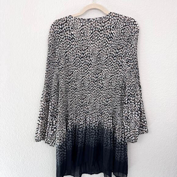 Catherine's Womens Blouse Top Size 3X Pleated Embellished Career Flowy Black - Picture 3 of 7